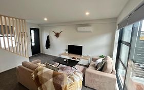 Cbd Luxury 2 Bedroom Retreat